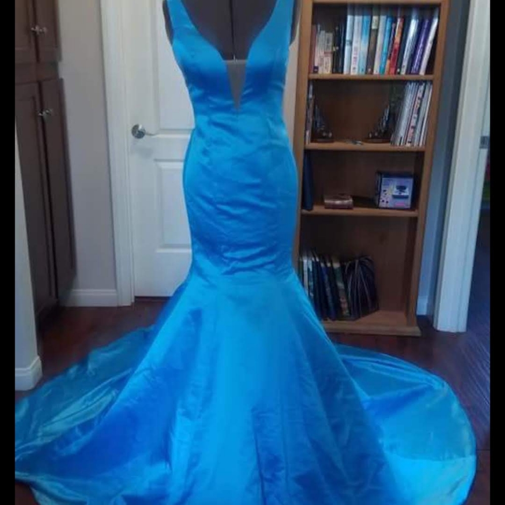Blue Mermaid V-neck Satin Dress with Train